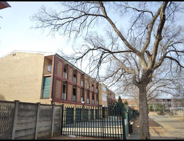2 BEDROOM APARTMENT FOR SALE IN VANDERBIJLPARK CE 2